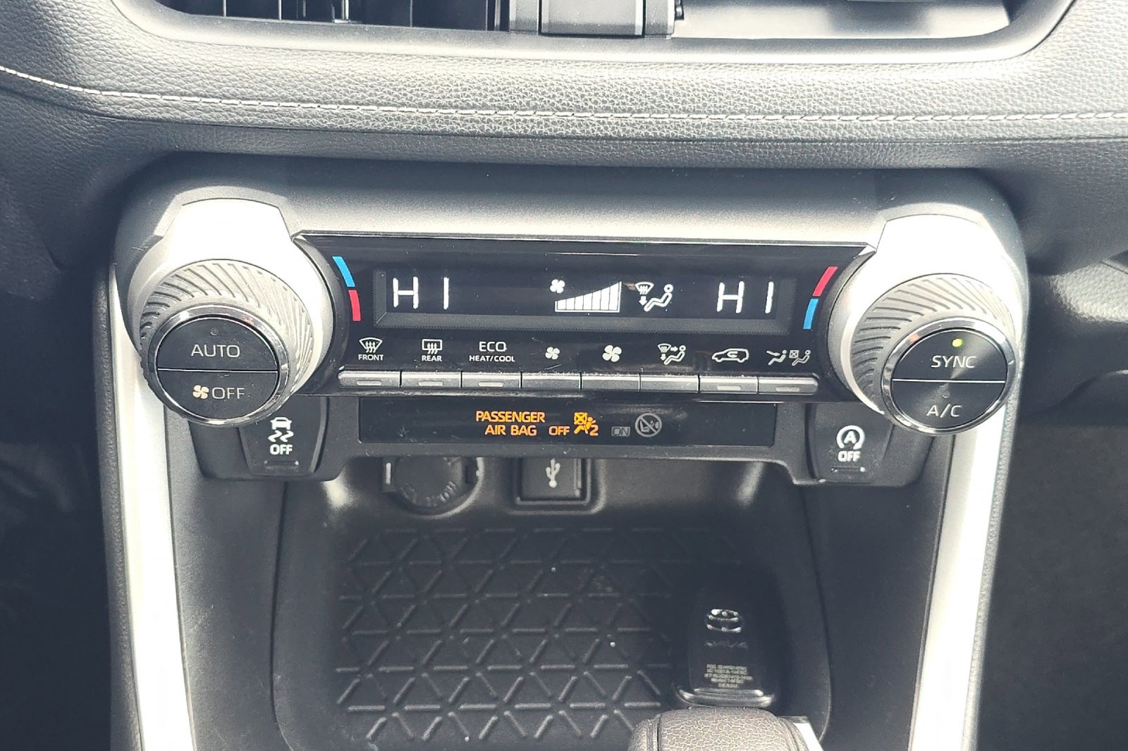 Used 2021 Toyota RAV4 XLE image 19