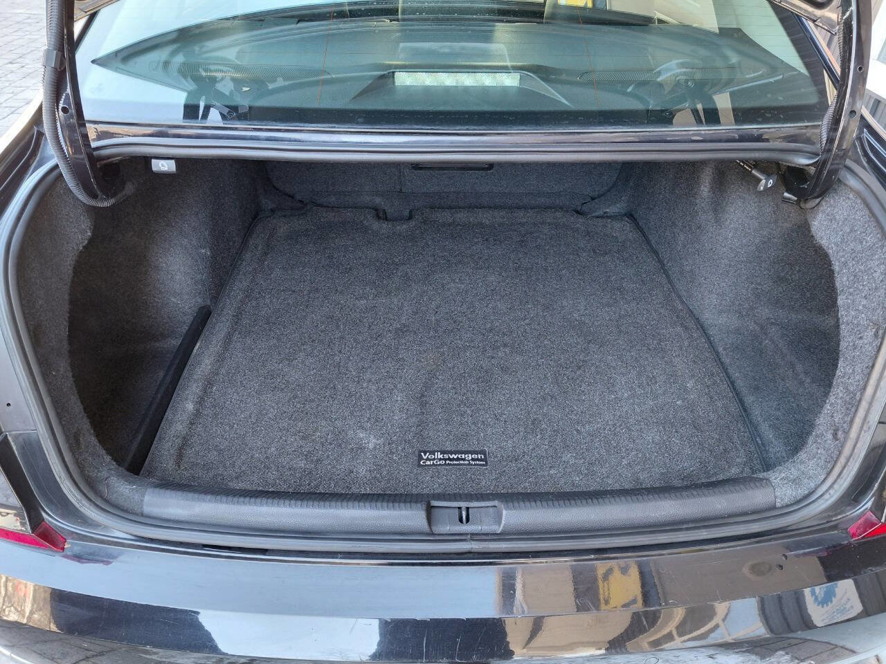 Used 2017 Volkswagen Passat 1.8T SEL Premium image 10