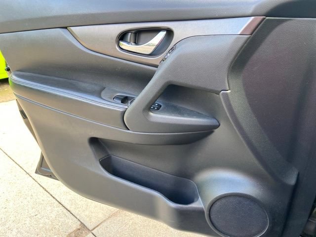 Used 2016 Nissan Rogue S AWD/4WD image 26