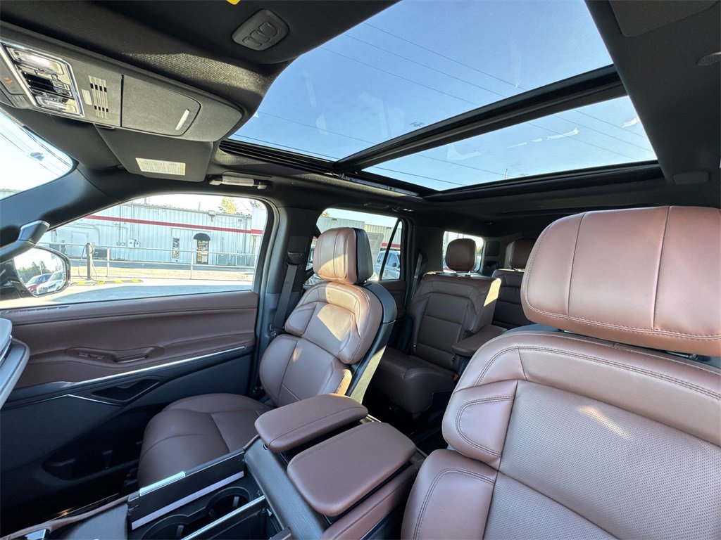 New 2025 Lincoln Navigator Reserve image 22