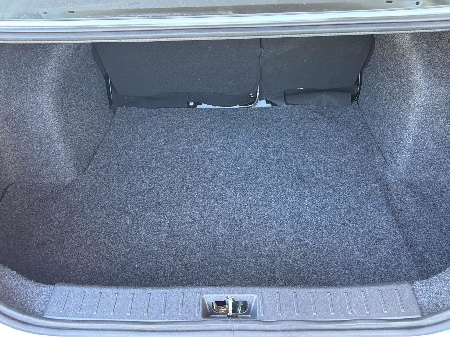 Used 2025 Nissan Versa SV FWD image 30