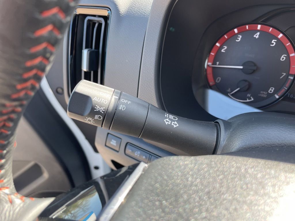 Used 2025 Nissan Frontier PRO-4X AWD/4WD image 15