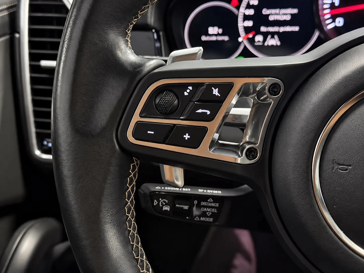 Used 2020 Porsche Cayenne Turbo AWD/4WD image 32
