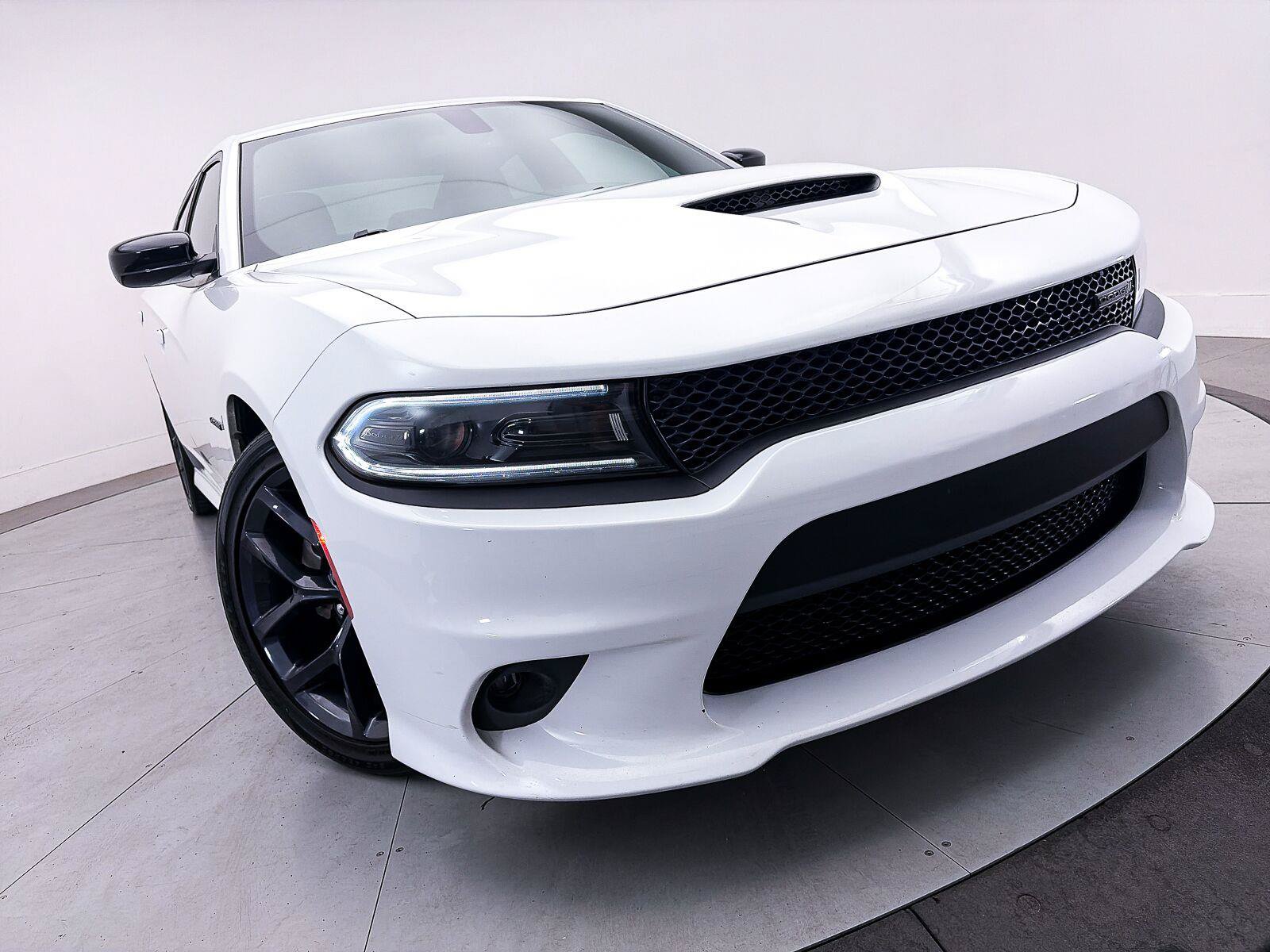 Used 2022 Dodge Charger R/T w/ Plus Group RWD image 8