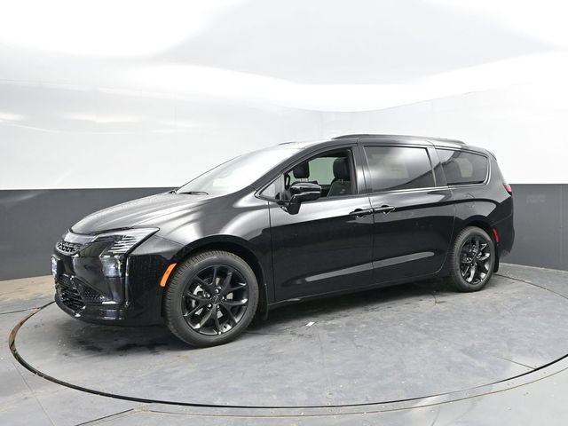 New 2027 Chrysler Pacifica Limited FWD image 6