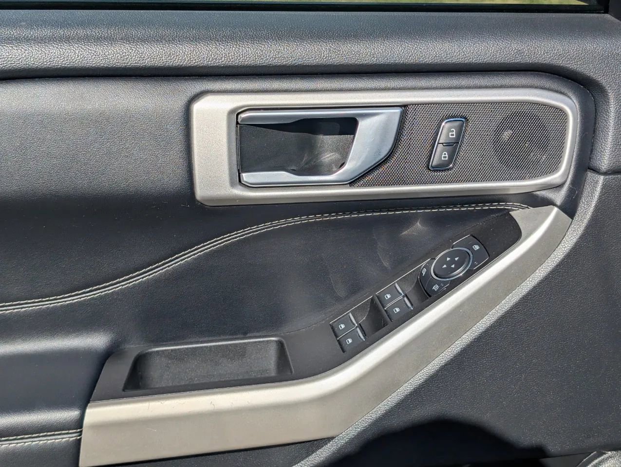 Used 2022 Ford Explorer XLT image 17