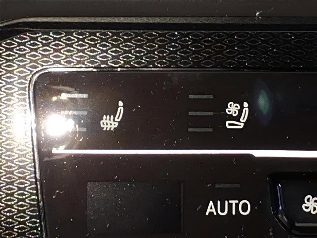 New 2025 Volkswagen Taos SEL image 18