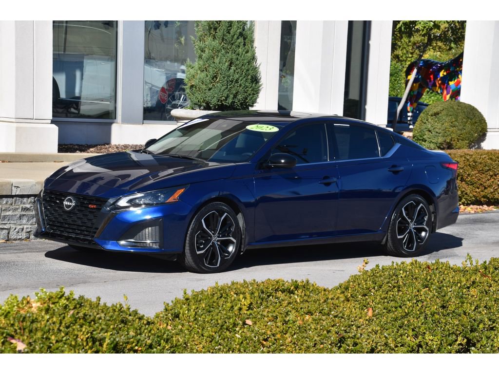 Used 2023 Nissan Altima 2.5 SR w/ SR Premium Package image 8