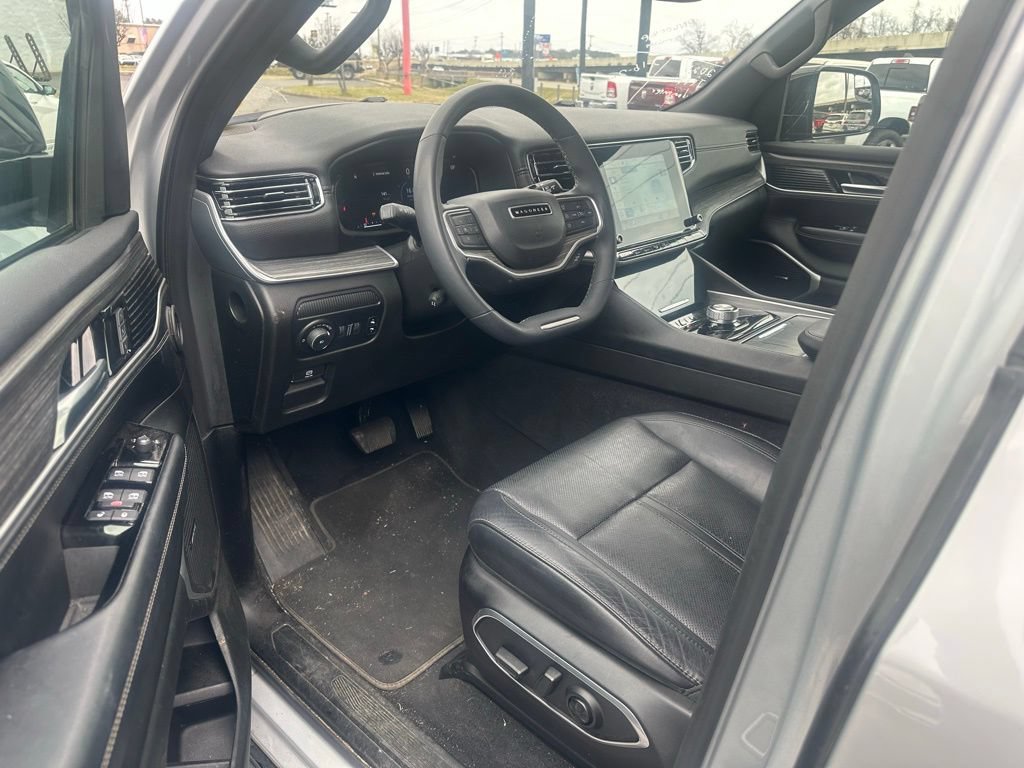 Used 2023 Jeep Wagoneer Series III w/ Preferred Equipment Group RWD image 23