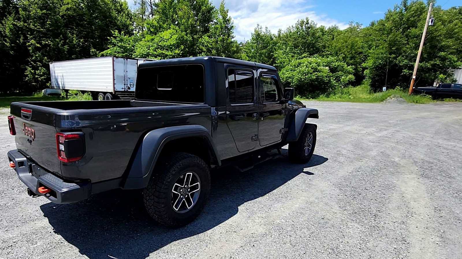 Used 2024 Jeep Gladiator Mojave w/ Convenience Group AWD/4WD image 8