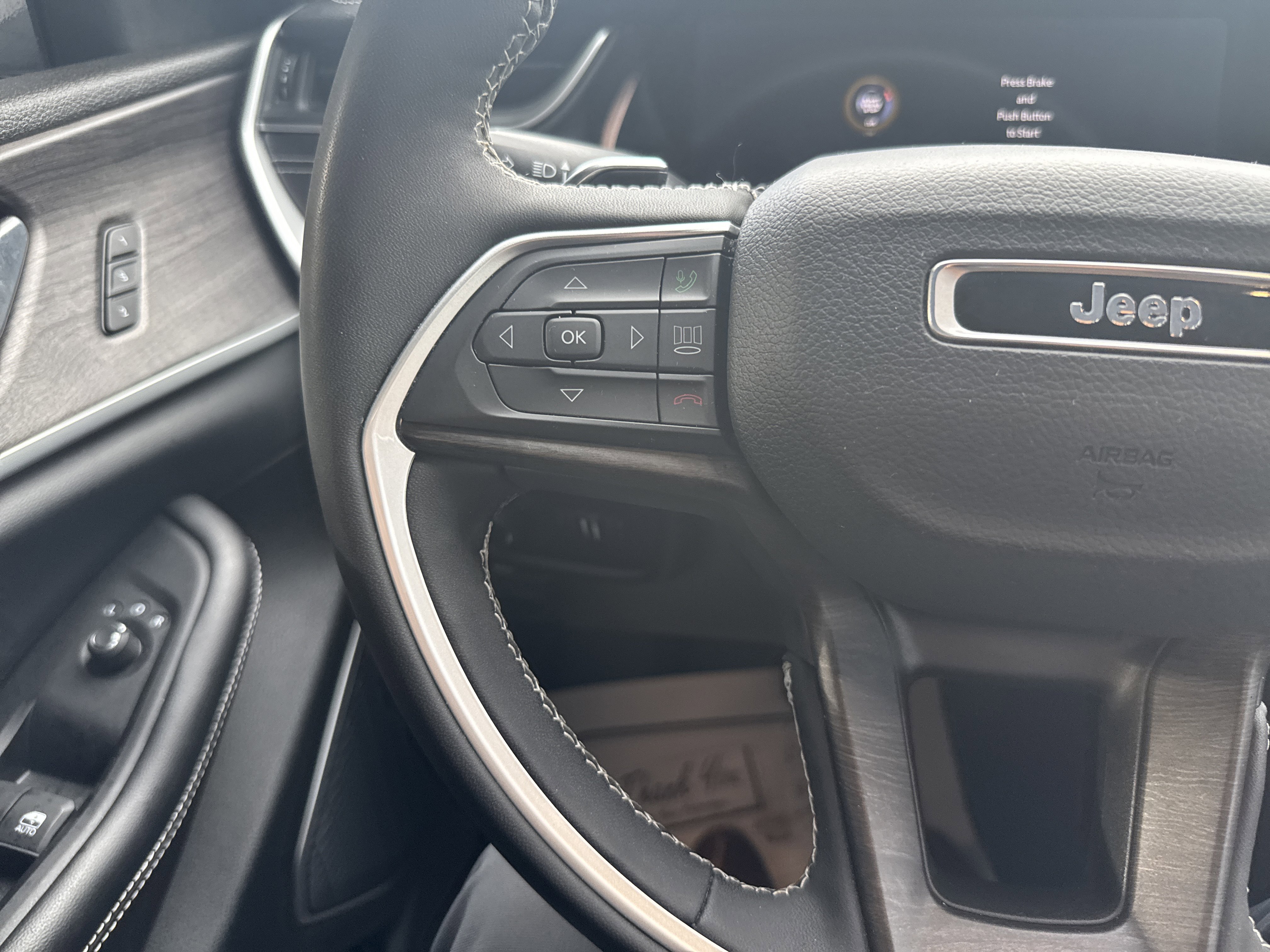 Used 2023 Jeep Grand Cherokee L Limited w/ Luxury Tech Group II image 19