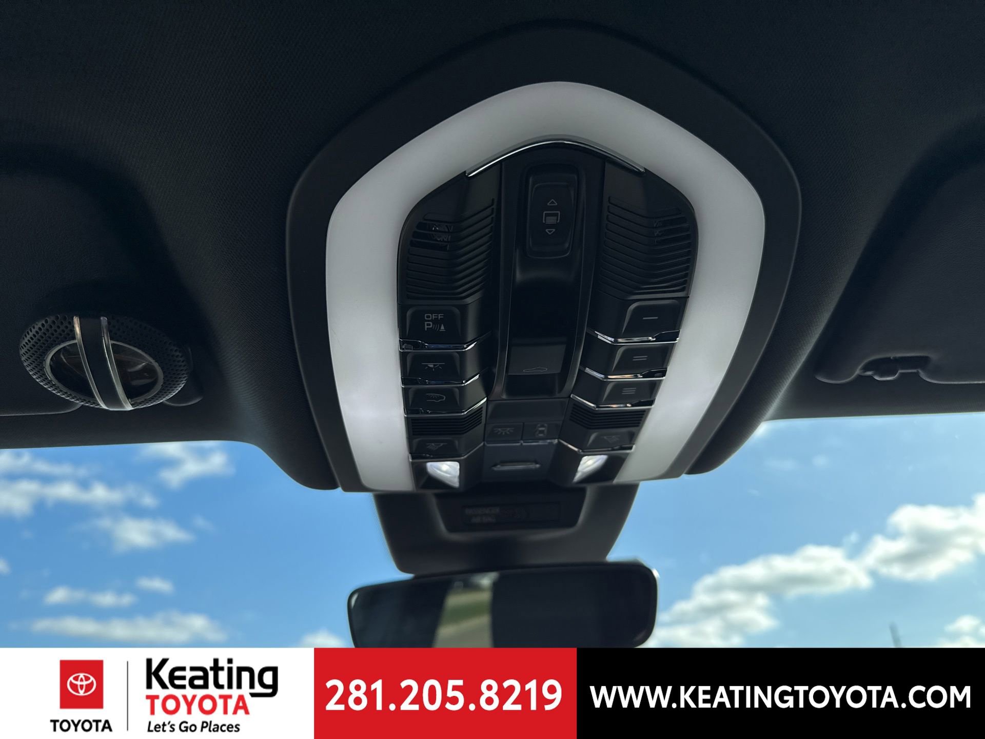 Used 2023 Porsche Macan Turbo image 23