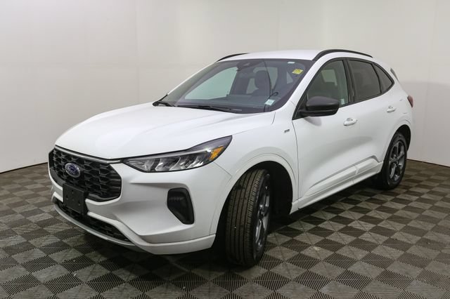 Used 2023 Ford Escape ST-Line w/ Tech Pack #1 AWD/4WD image 5