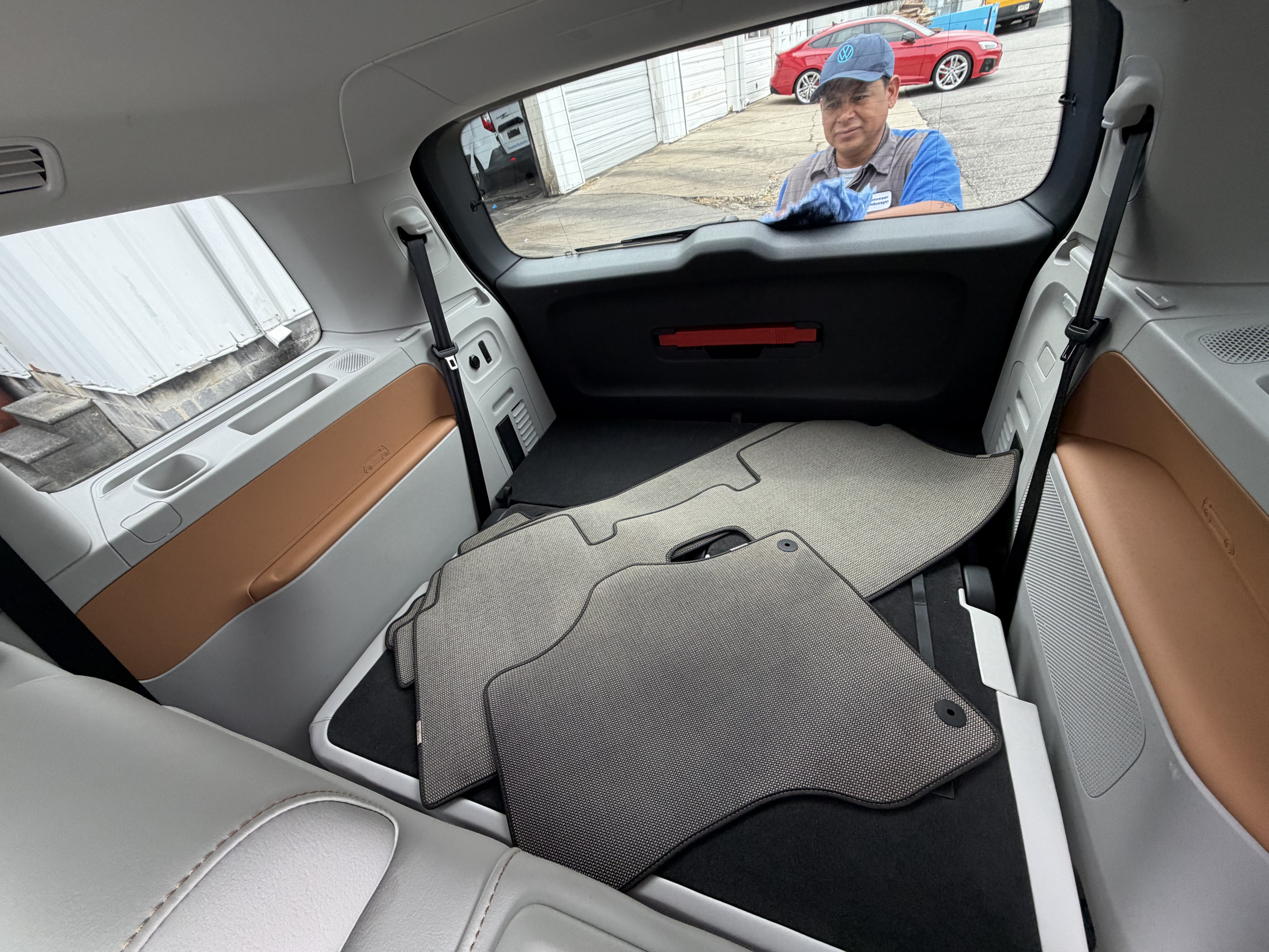 Used 2025 Volkswagen ID. Buzz 1st Edition RWD image 13