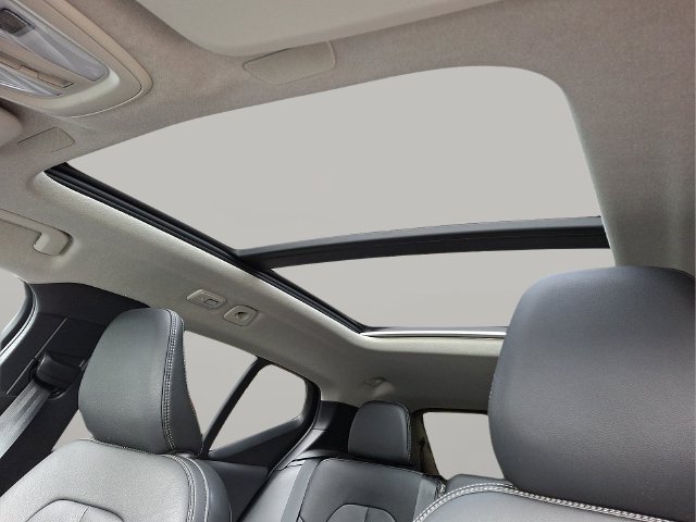 New 2025 Volvo XC40 B5 Ultra w/ Climate Package AWD/4WD image 8
