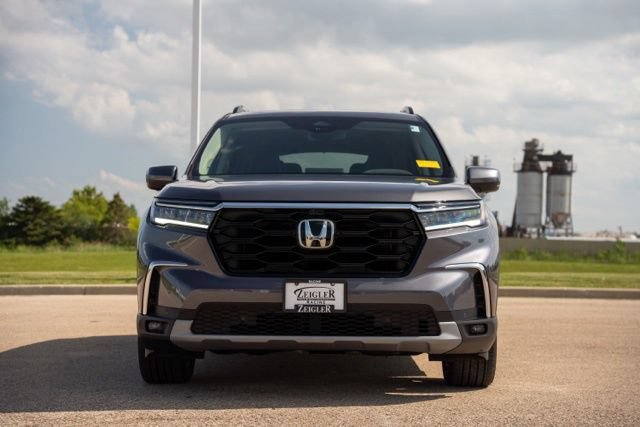Used 2023 Honda Pilot Touring image 2