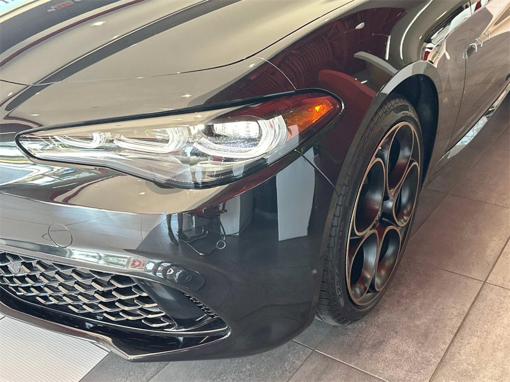 New 2025 Alfa Romeo Giulia AWD w/ Driving Assist Package image 8