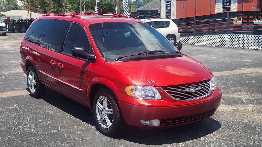 Used 2004 Chrysler Town & Country Limited FWD image 8