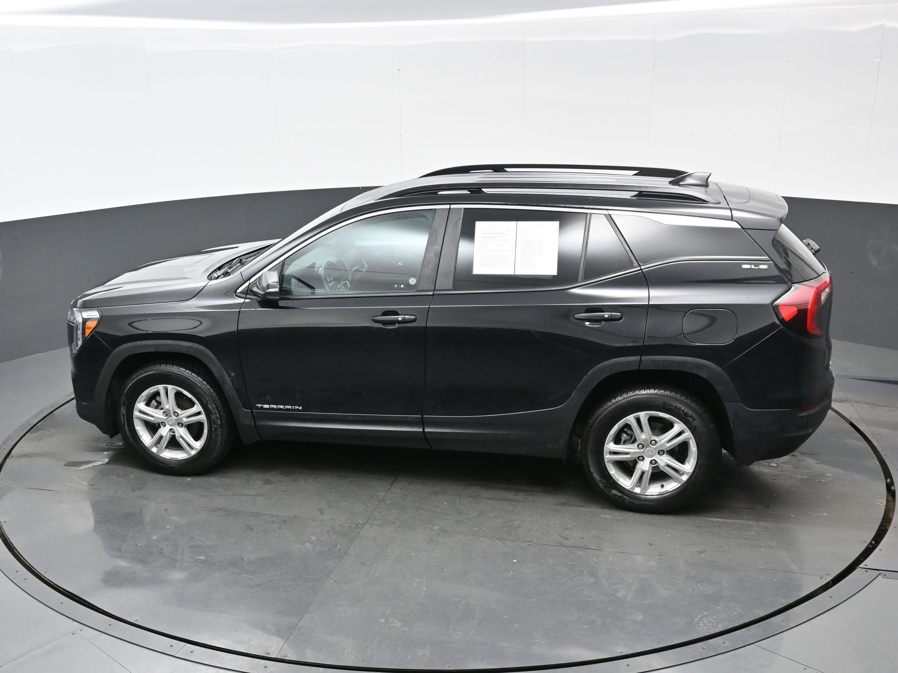 Used 2022 GMC Terrain SLE w/ Driver Convenience Package image 34