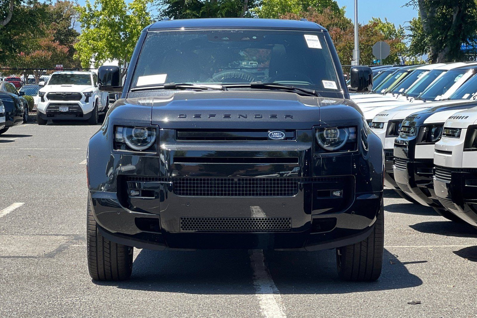 New 2026 Land Rover Defender 130 X-Dynamic SE AWD/4WD image 5