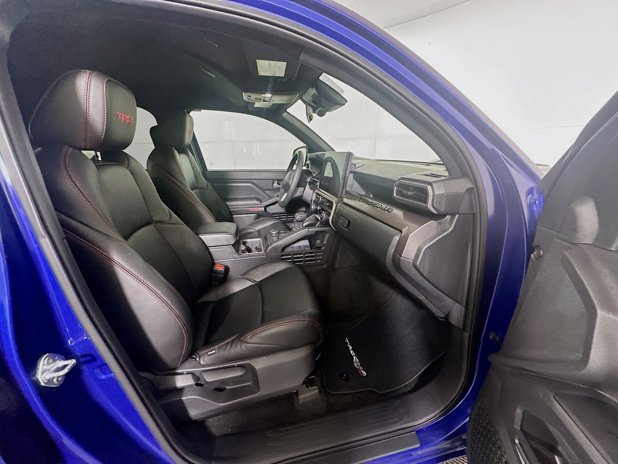 Used 2025 Toyota Tacoma TRD Sport image 30