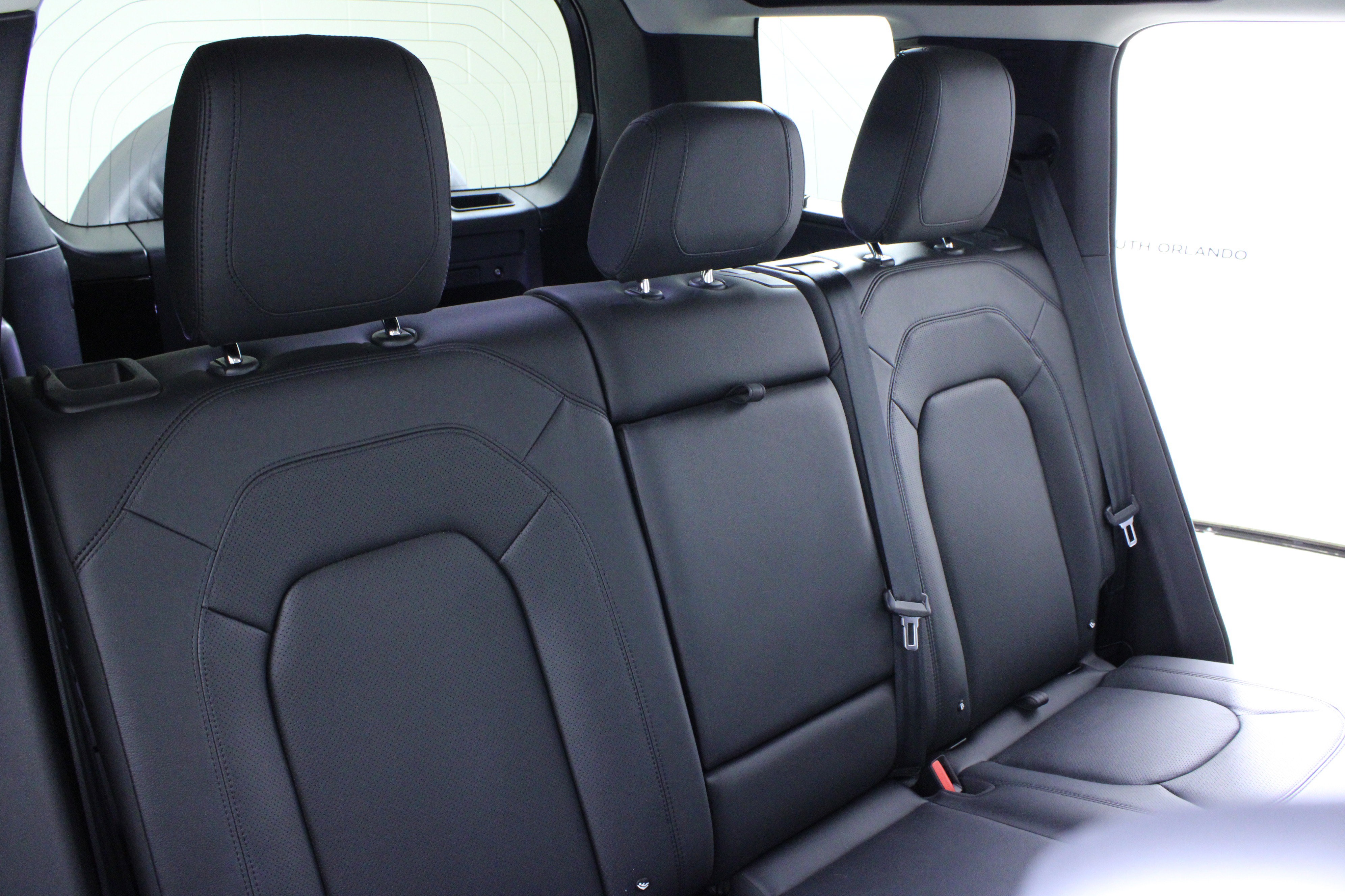 Used 2024 Land Rover Defender 110 S image 13