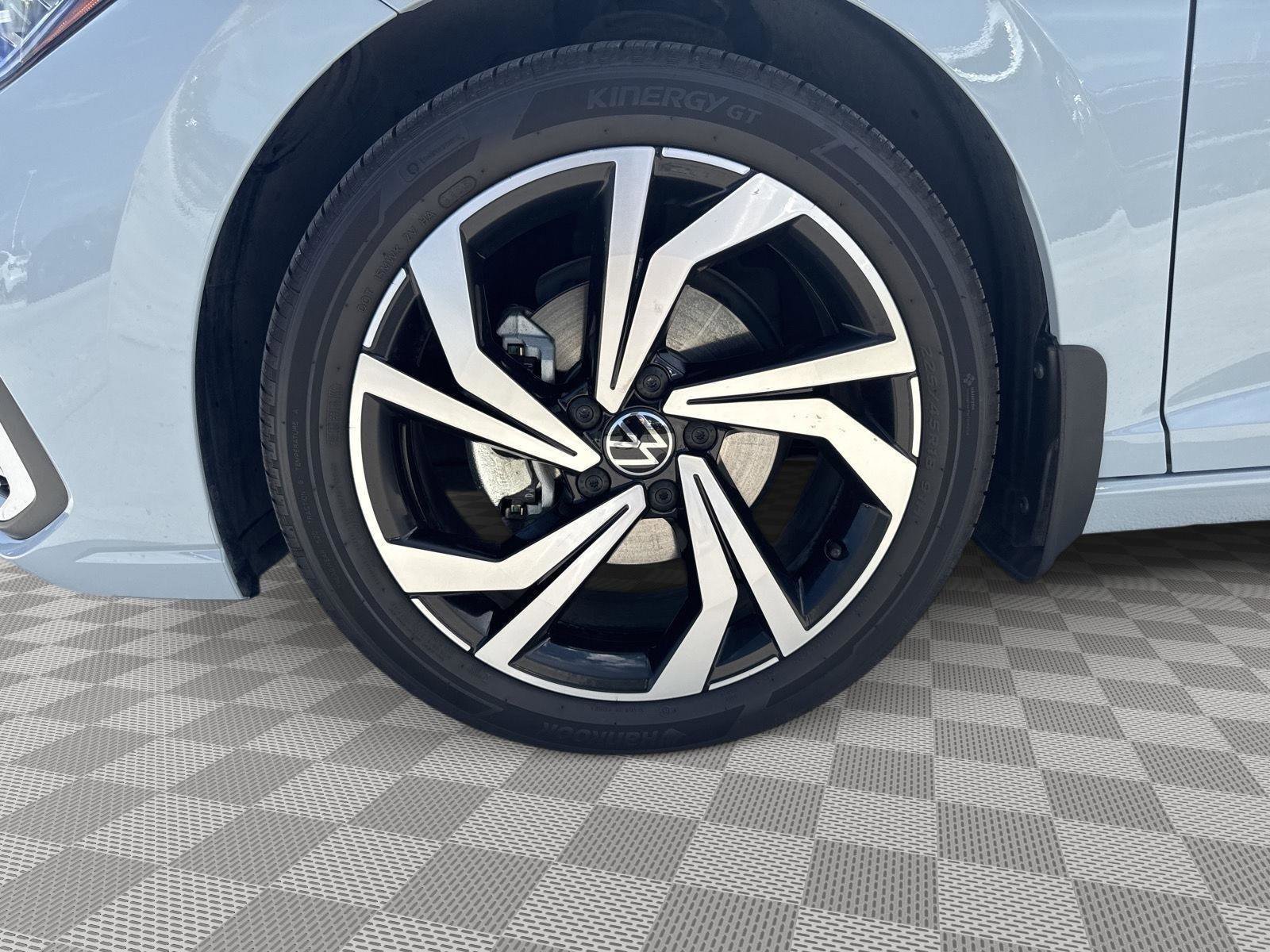 Used 2025 Volkswagen Jetta SEL image 4