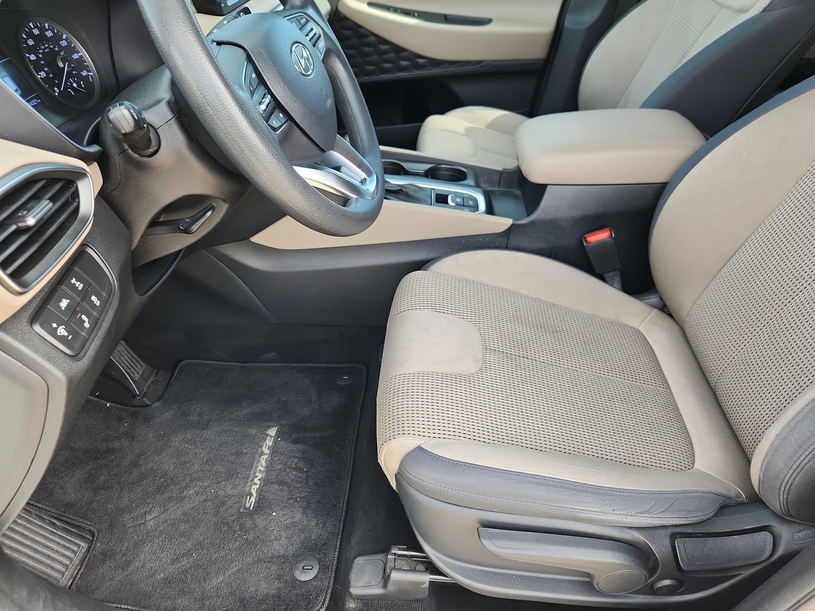 Used 2019 Hyundai Santa Fe SE image 10