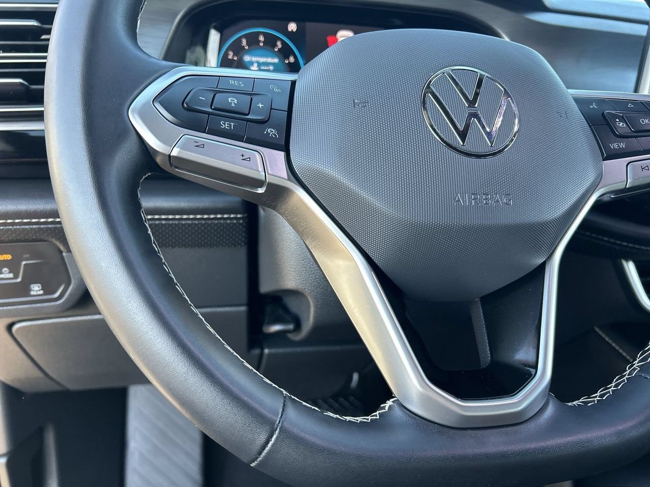 Used 2024 Volkswagen Atlas Cross Sport SE FWD image 20
