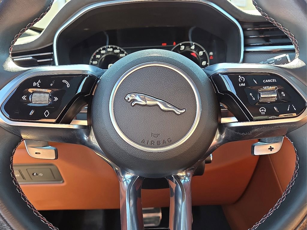 Used 2023 Jaguar F-PACE SVR image 31