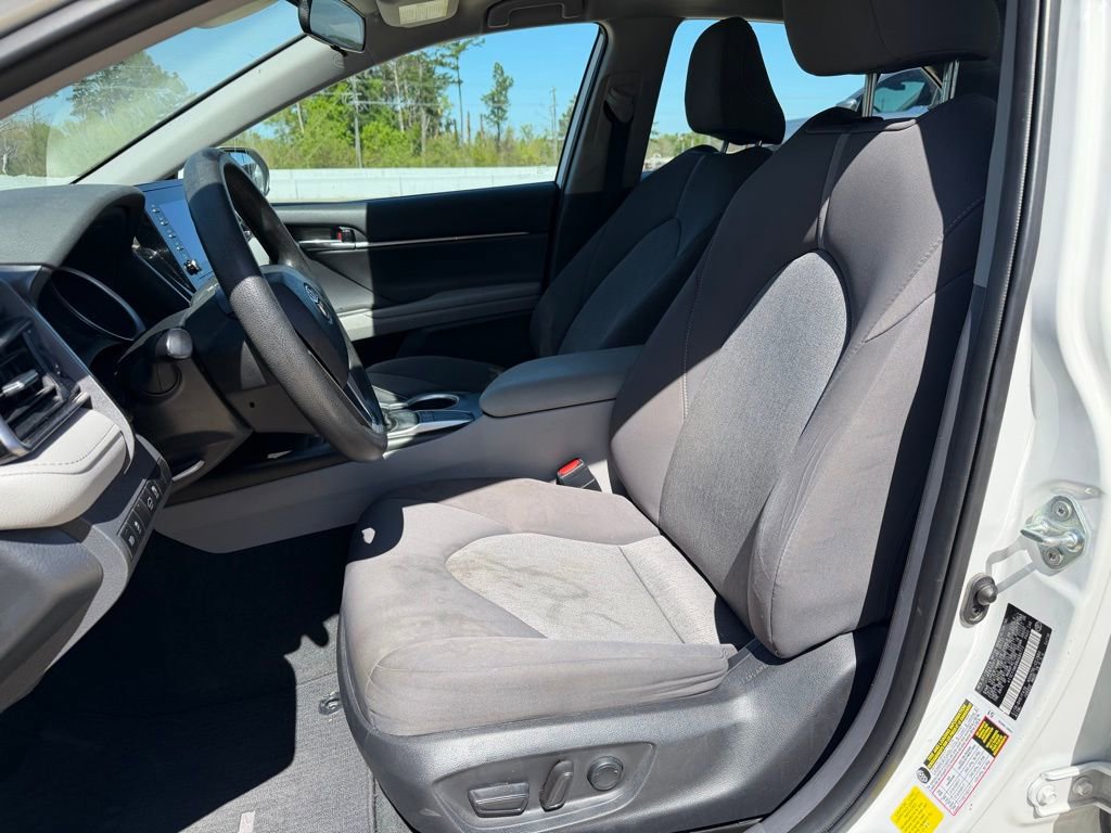 Used 2022 Toyota Camry LE image 10
