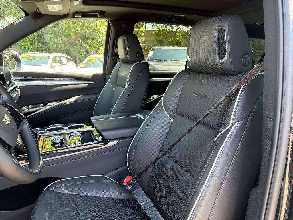 Certified 2025 Cadillac Escalade ESV Premium Luxury RWD image 23