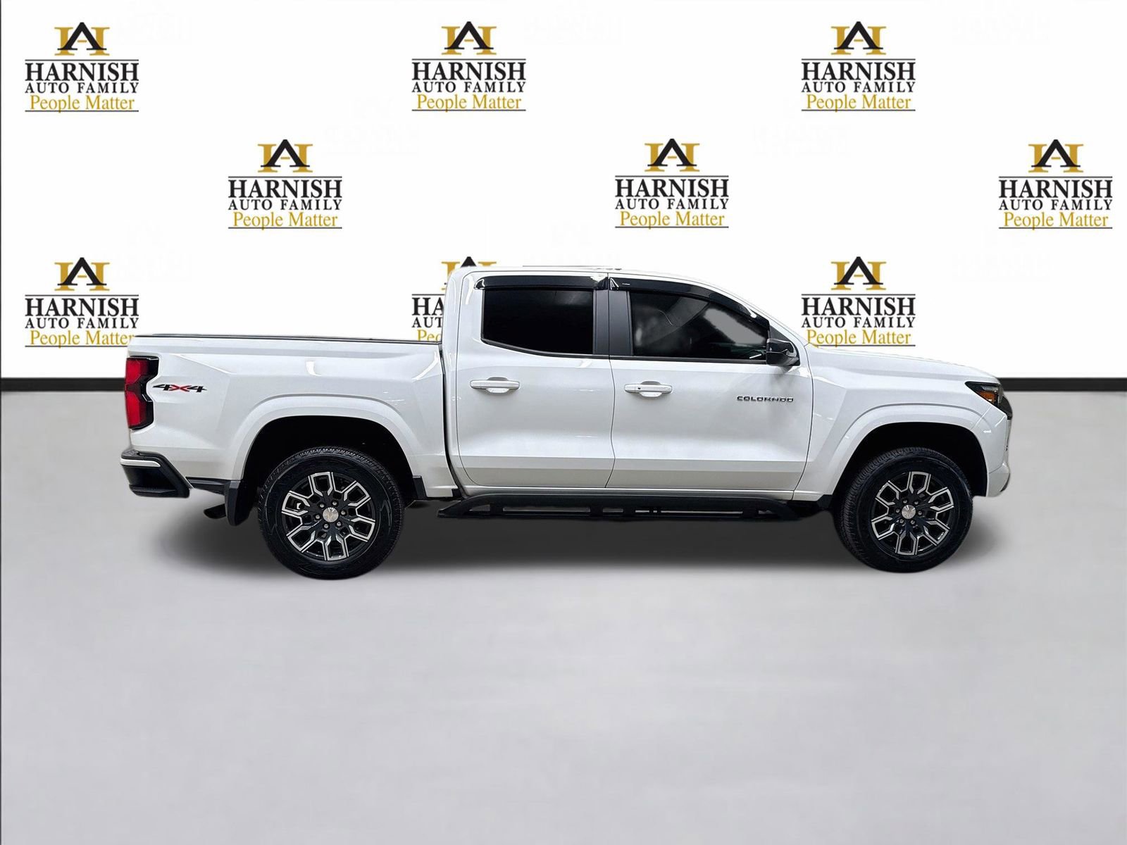 Used 2024 Chevrolet Colorado LT w/ LT Convenience Package III AWD/4WD image 5