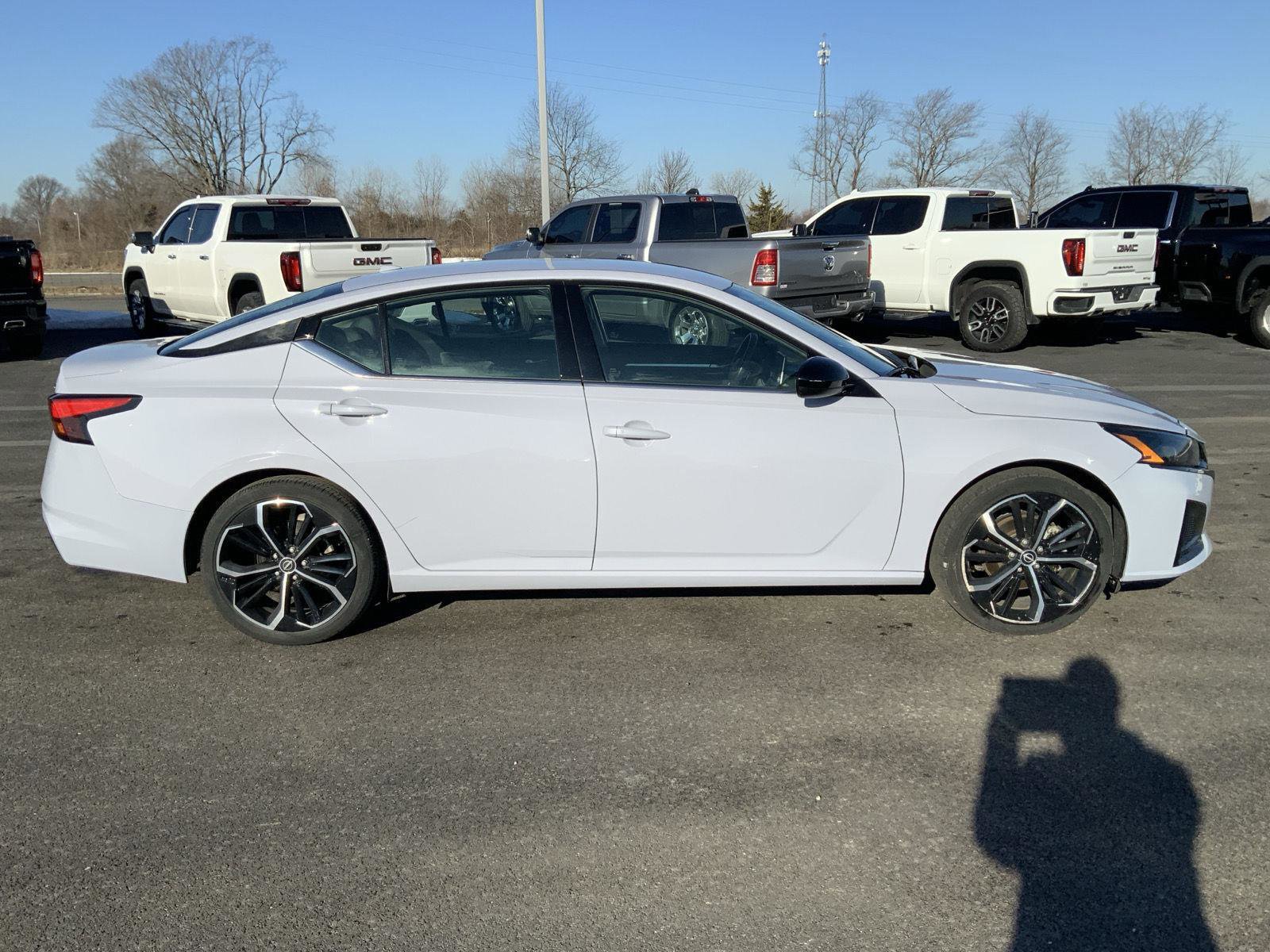 Used 2024 Nissan Altima 2.5 SR image 10