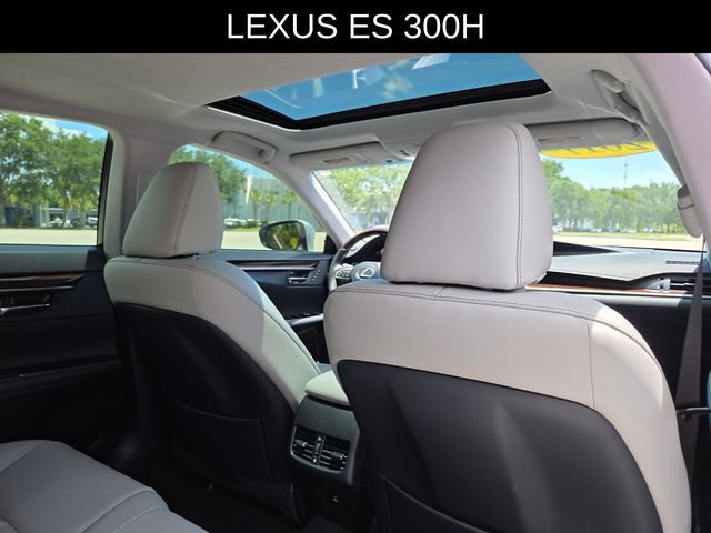 Used 2017 Lexus ES 300h w/ Luxury Package FWD image 12