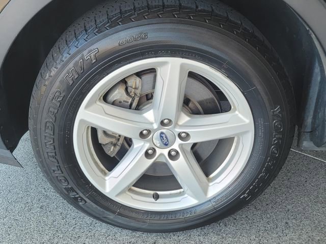Used 2017 Ford Explorer XLT w/ Equipment Group 202A AWD/4WD image 6