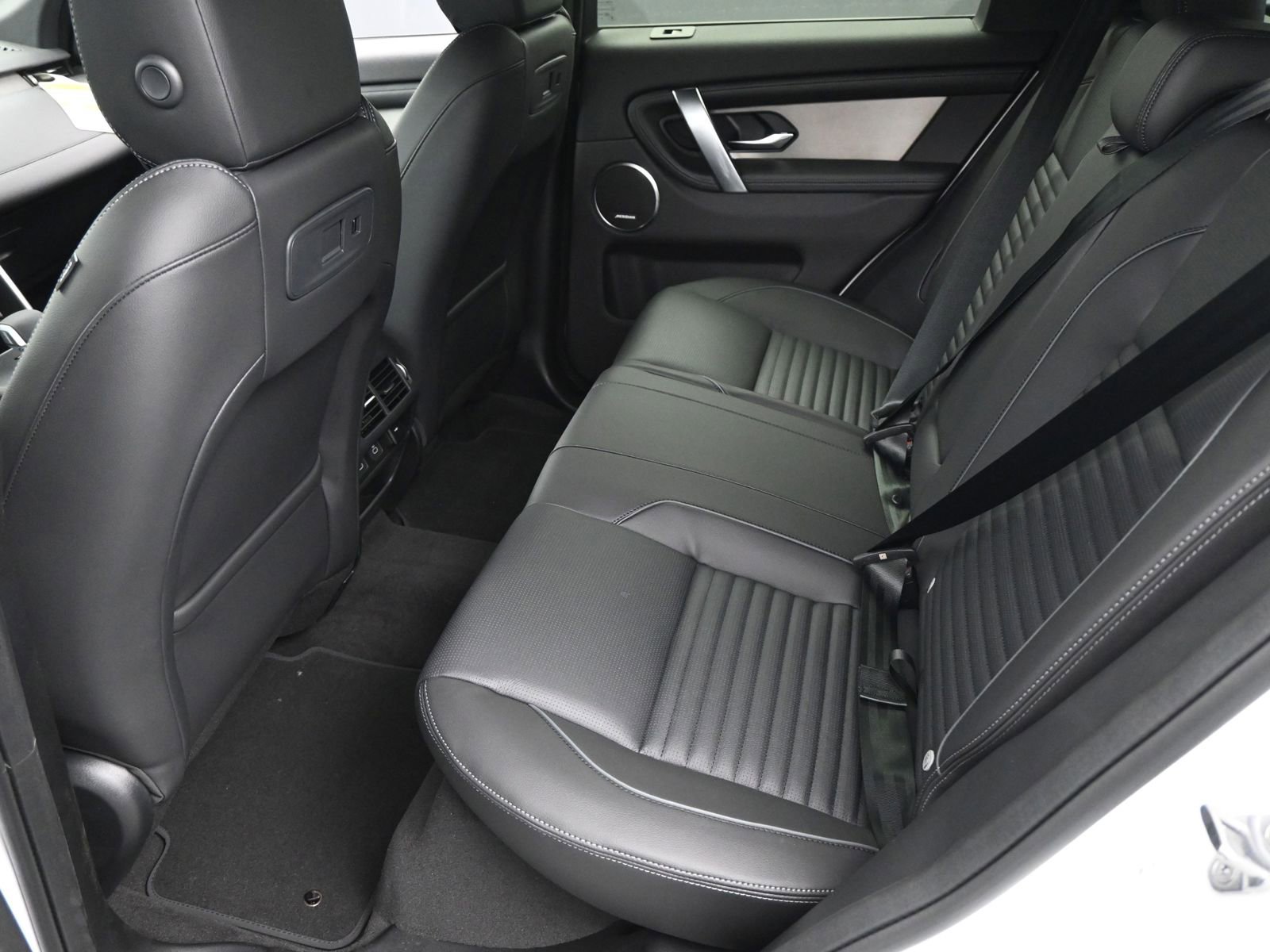 New 2025 Land Rover Discovery Sport Dynamic SE image 6