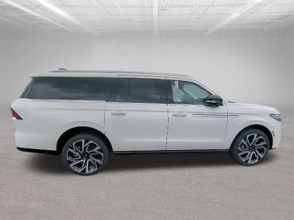 New 2026 Lincoln Navigator L Reserve AWD/4WD image 10