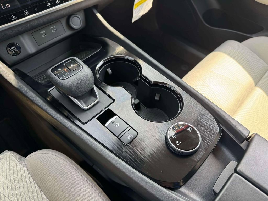 Certified 2025 Nissan Rogue SV image 30