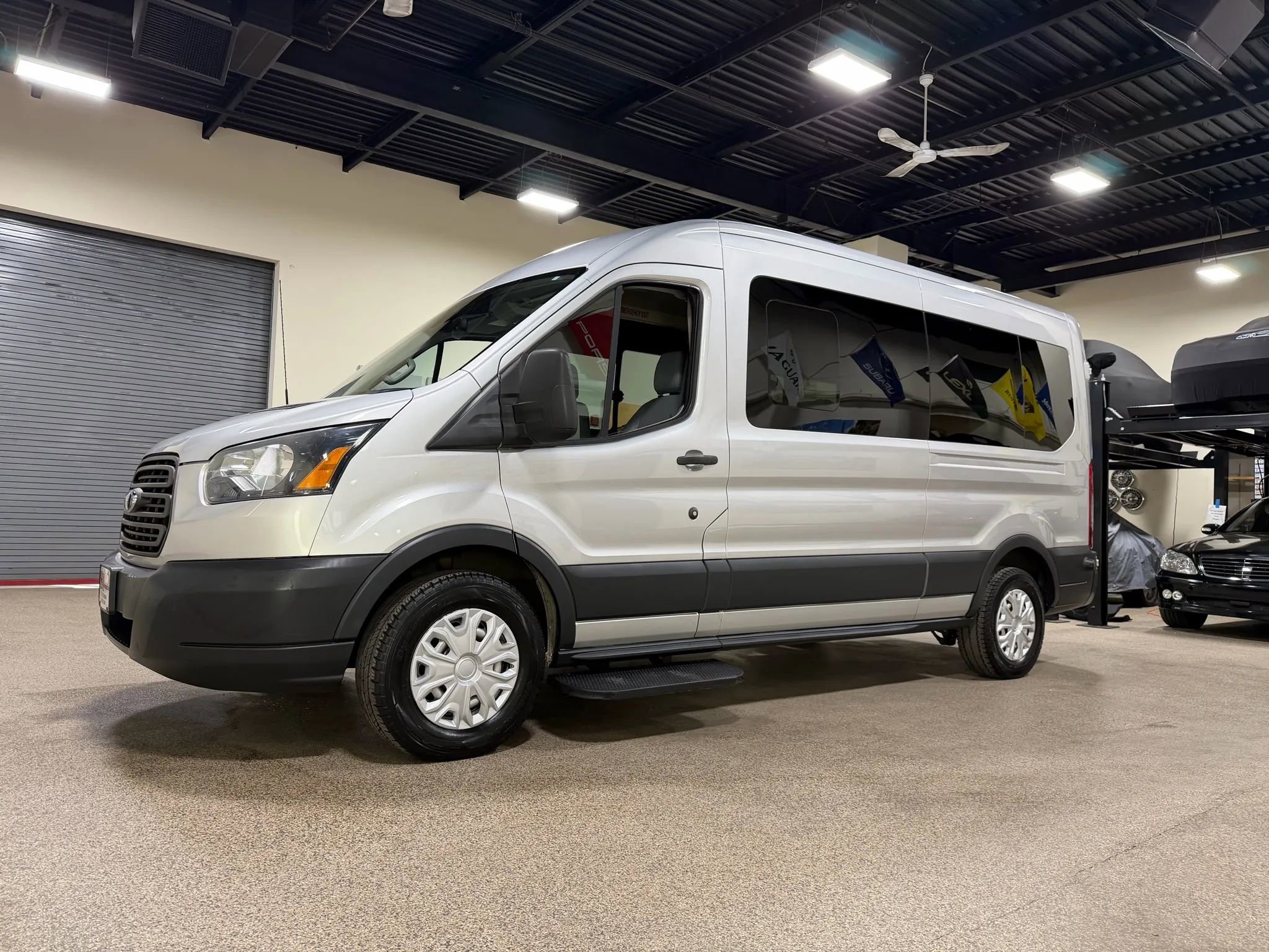 Used 2015 Ford Transit 250 148 Medium Roof RWD image 2