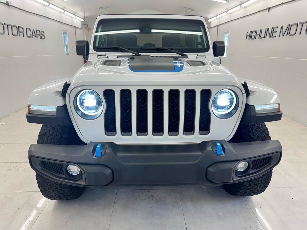 Used 2023 Jeep Wrangler Unlimited Rubicon 4xe w/ Cold Weather Group AWD/4WD image 2