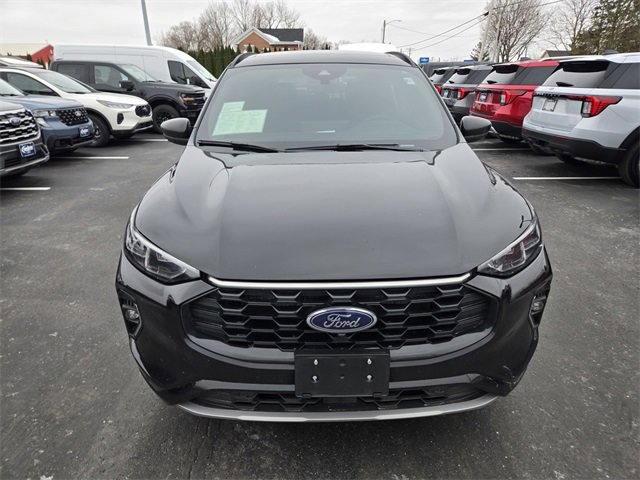 Used 2023 Ford Escape ST-Line Elite w/ Premium Technology Package image 2