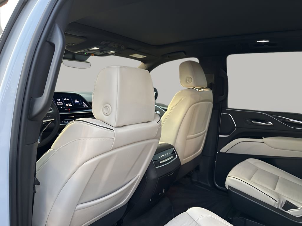 Used 2023 Cadillac Escalade Sport w/ LPO, ONYX Package image 18