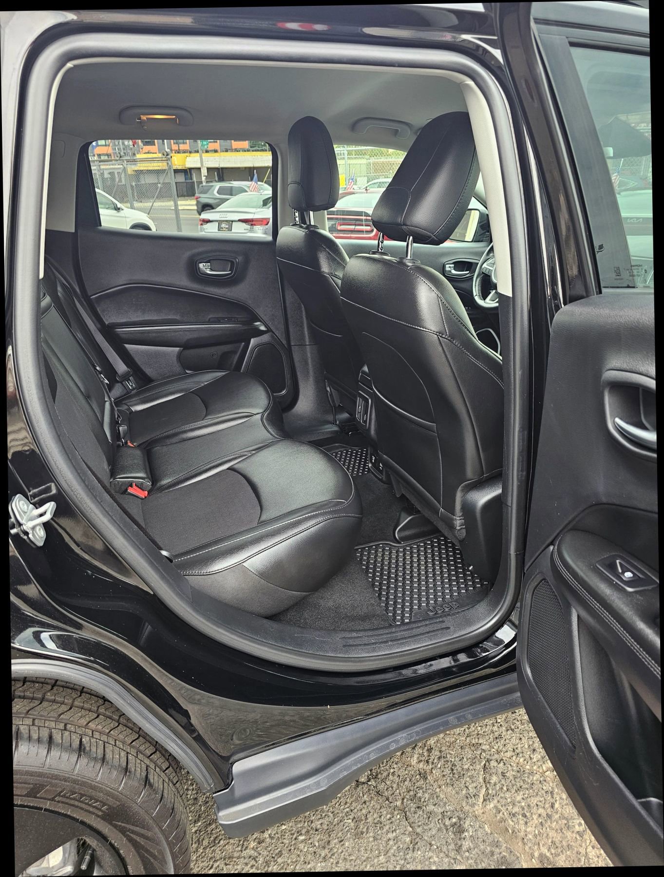 Used 2019 Jeep Compass Latitude image 10