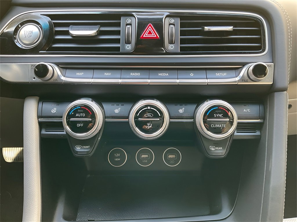 Used 2023 Genesis G70 2.0T image 23