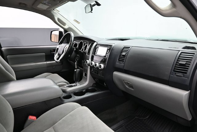 Used 2017 Toyota Sequoia SR5 AWD/4WD image 30