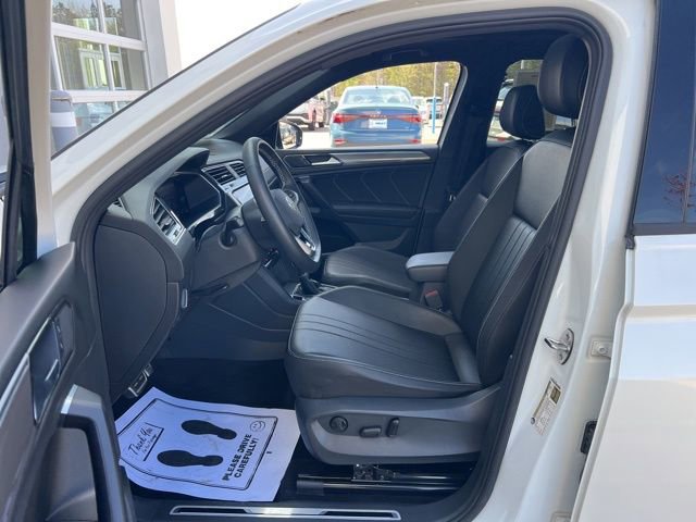 Certified 2023 Volkswagen Tiguan SE R-Line image 31