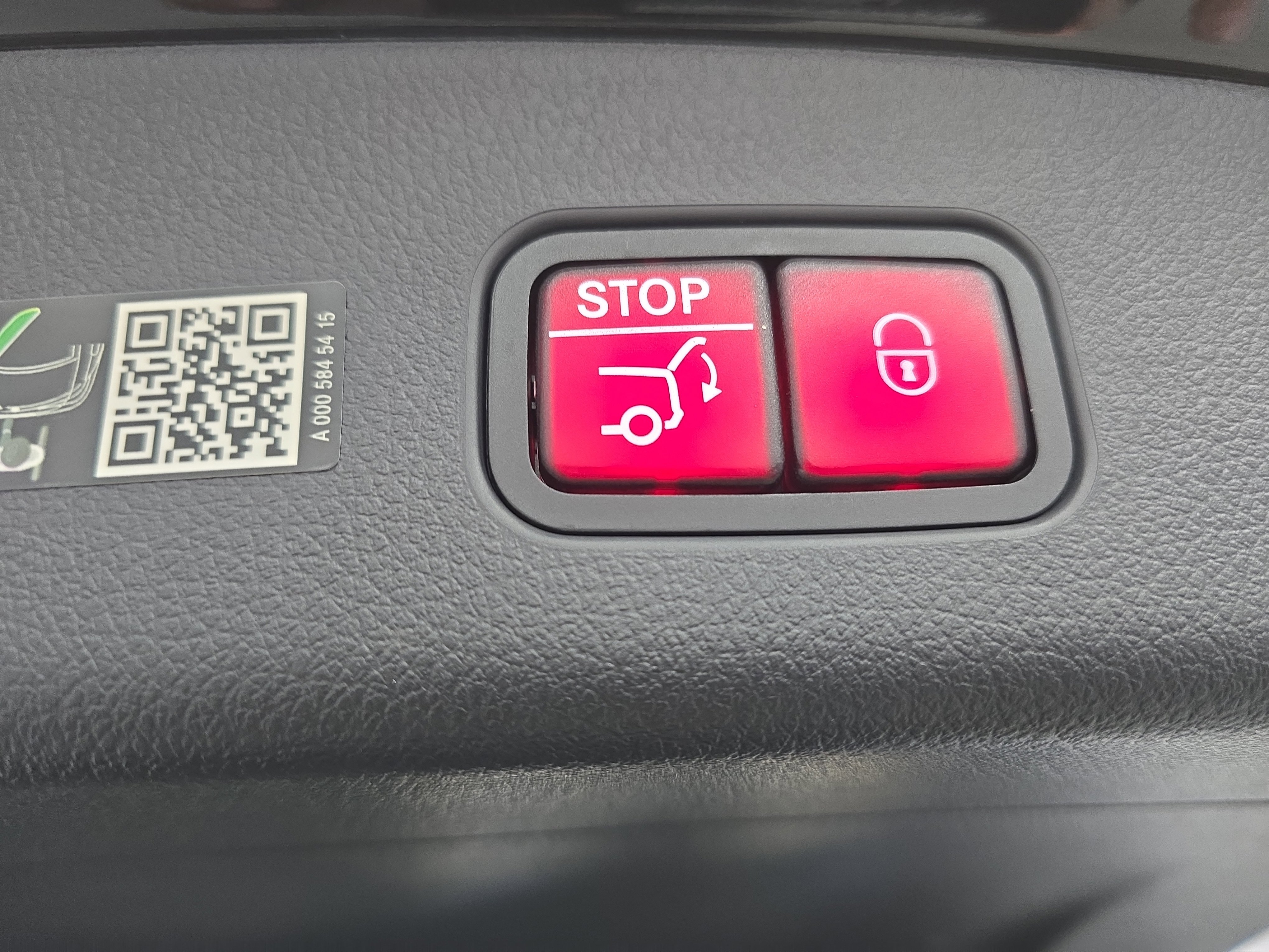 Used 2025 Mercedes-Benz GLC 300 4MATIC image 13