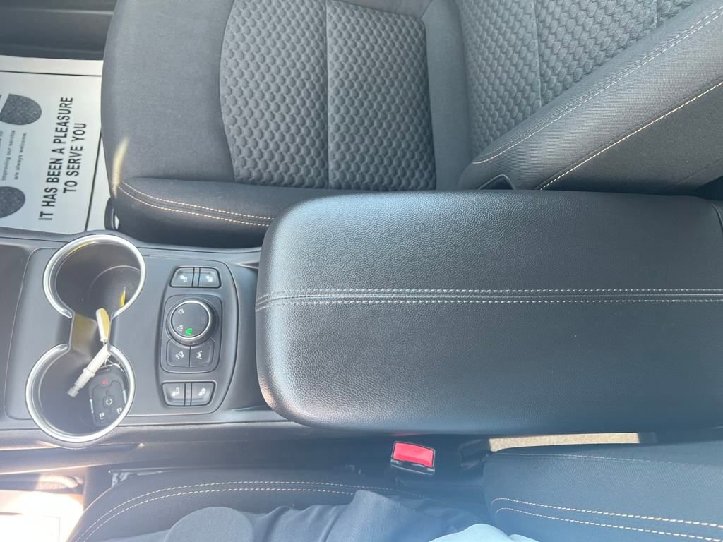 Used 2021 GMC Terrain SLE w/ Elevation Edition image 23