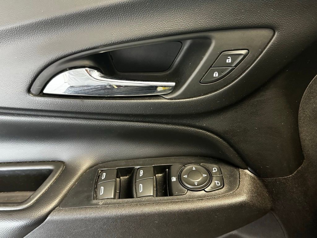 Used 2018 Chevrolet Equinox LT w/ Sun & Infotainment Package image 18